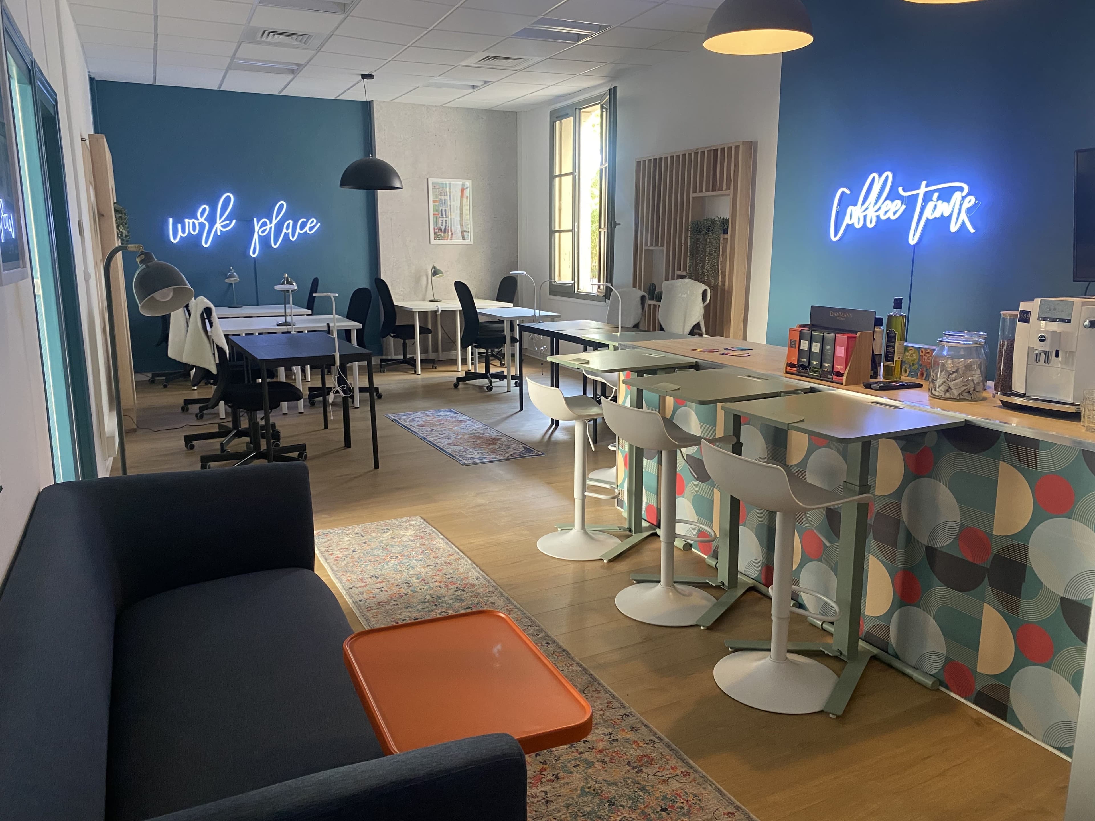 Espace coworking Les Barques en hyper-centre de Narbonne, face au Canal de la Robine