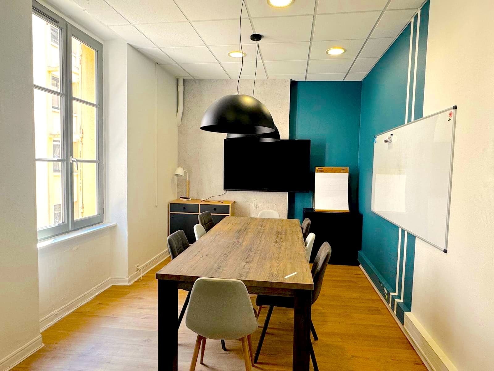 Salle La Robine aux Barques à Narbonne, 8 places, configurable en U ou en classe pour formations professionnelles