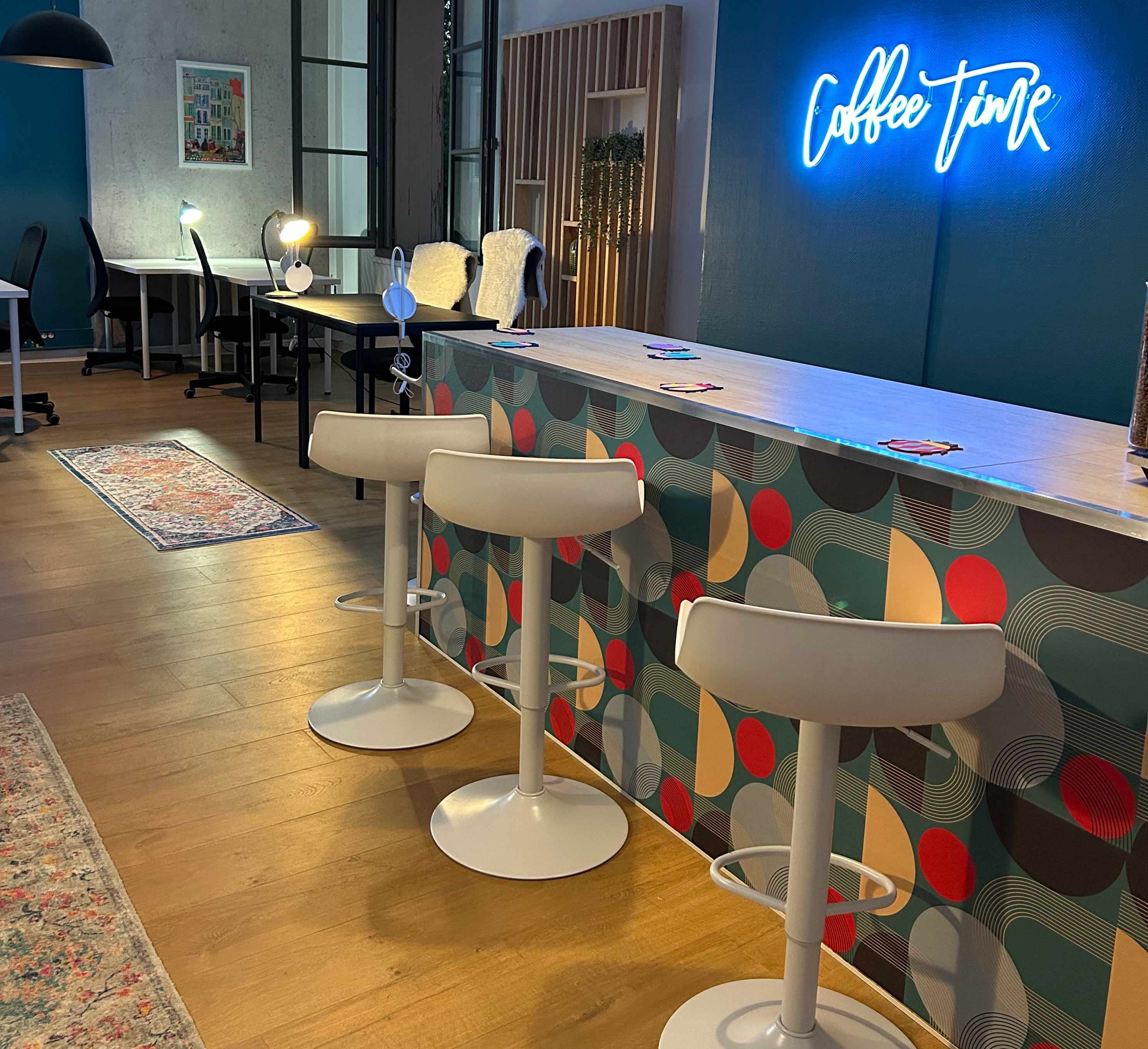 Espace détente et networking du coworking Les Barques en hyper-centre de Narbonne